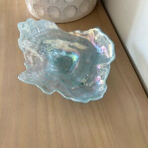 Vintage Iridescent Pearlscent Blue Art Glass Decorative Oyster Trinket Dish